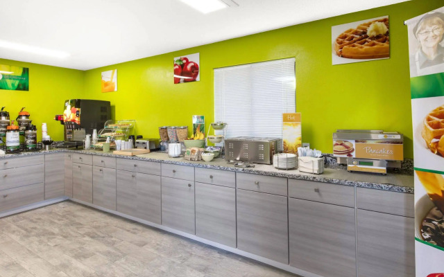 Quality Inn & Suites Metropolis I-24