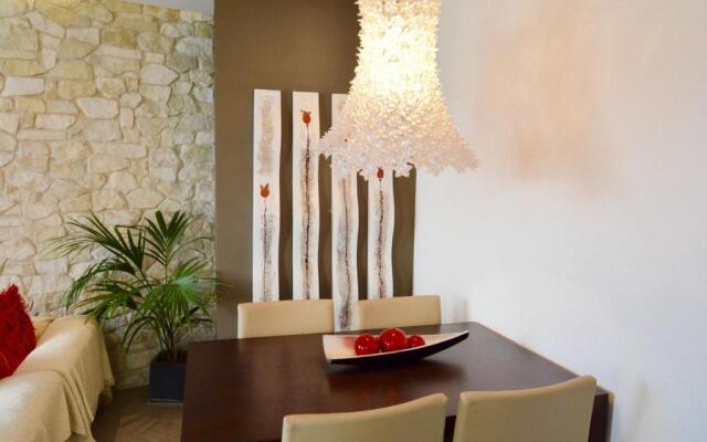 Chic Stylish Apartment with 2 Beds And Roof Terrac