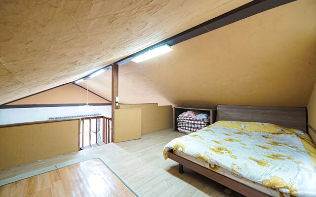 Yeosu Blue Sky Galaxy Pension