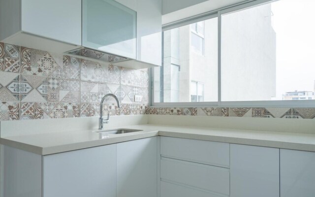 Exclusive Penthouse With Private Rooftop Jacuzzi BBQ Game Room