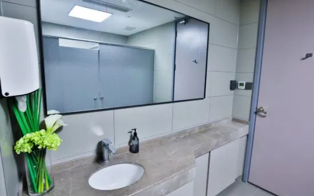 Homeinn Selected Hotel (Zhengzhou CBD Exhibition Center) – Bathroom – Zhengzhou