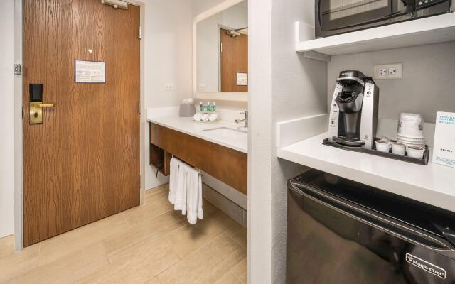 Holiday Inn Express Chicago NW - Vernon Hills by IHG