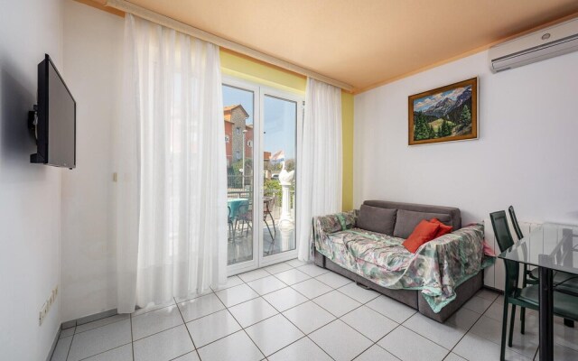 Nice Apartment in Umag With Wifi and 1 Bedrooms