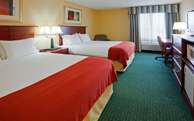 Holiday Inn Express & Suites Coon Rapids - Blaine Area