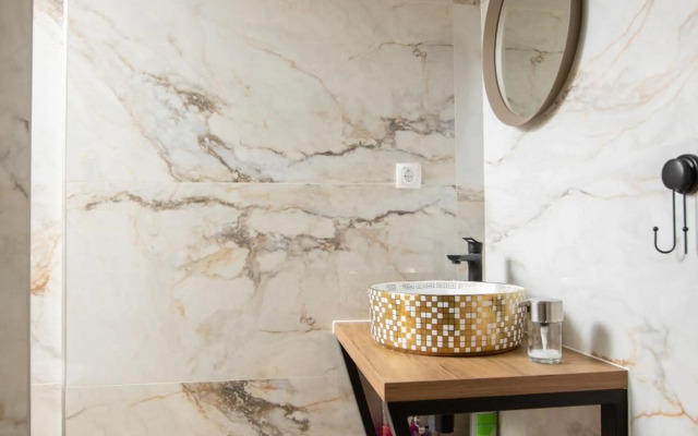 Apartments Left & Right with jacuzzi, 4 stars