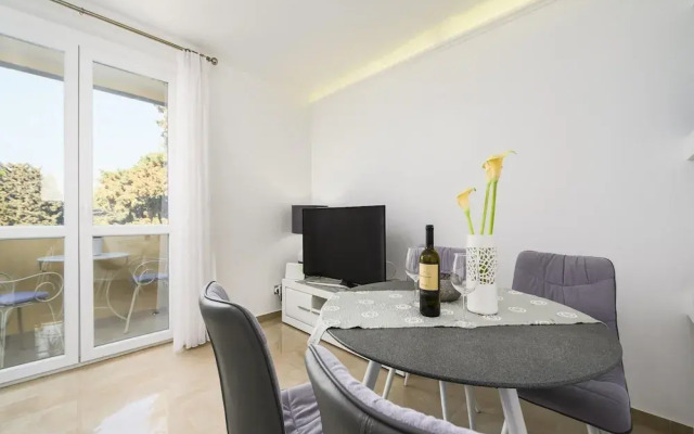Premium Apartment With Patio