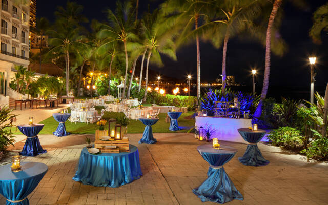 Moana Surfrider, A Westin Resort & Spa, Waikiki Beach