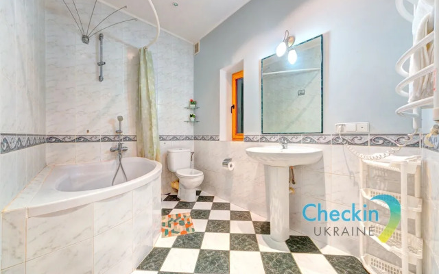 Luxury 3-bedroom apartment Gonchara