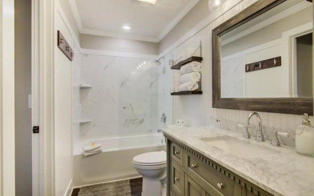 8 A, One Bedroom Condo