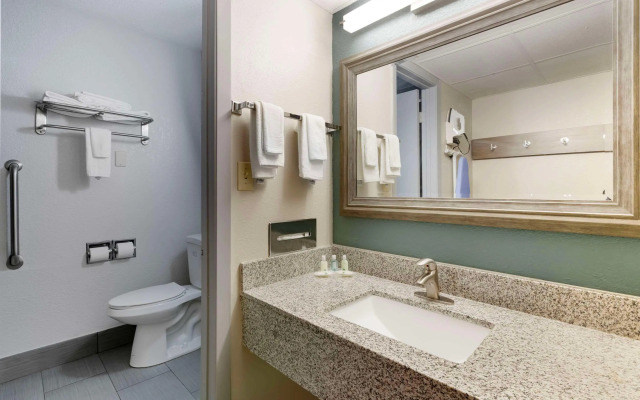 Quality Inn Newton at I-80