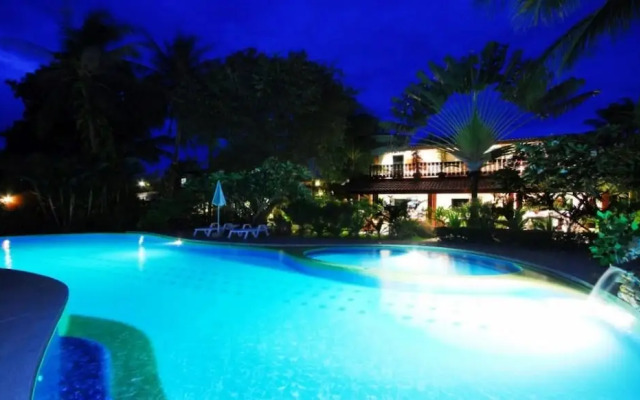 Luxurious Thai-style Villa With Private Pool and Beach Access