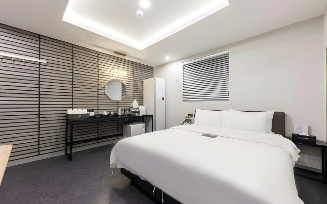 Hotel 24st Urban Brown Seosan Lake Park