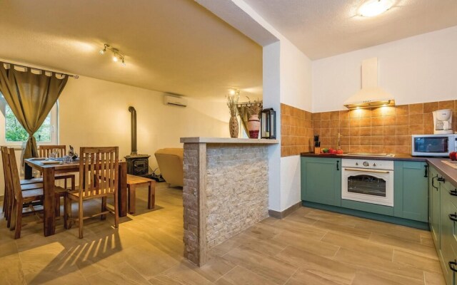 Beautiful Home in Barusici With Wifi and 3 Bedrooms