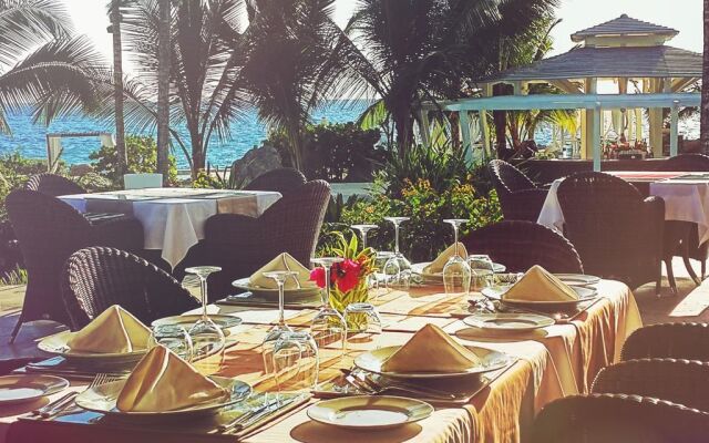 TRACADERO Beach Club and Holidays Rentals