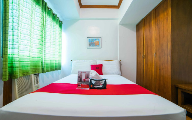 RedDoorz @ Moonwalk Paranaque