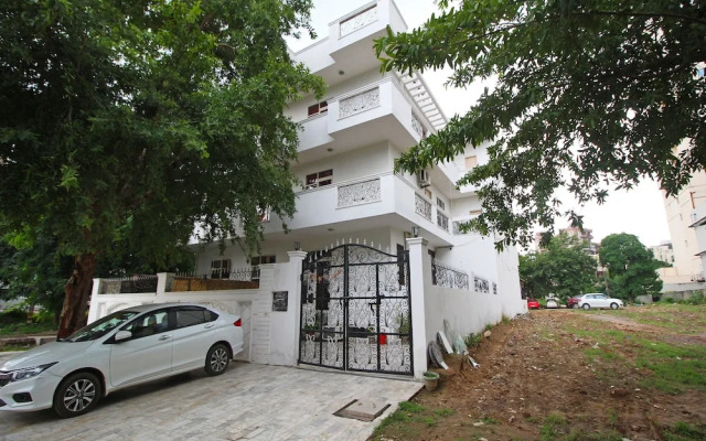 Divine Inn by OYO Rooms