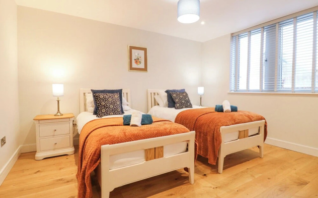 Oakwood Lodge