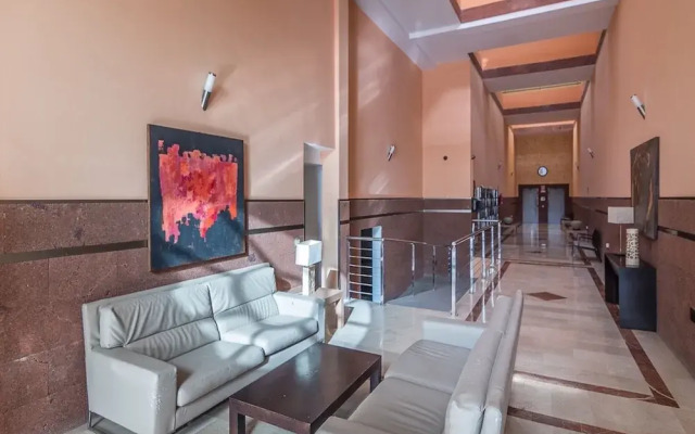 Spacious Apartment With Jacuzzi and Pool Access