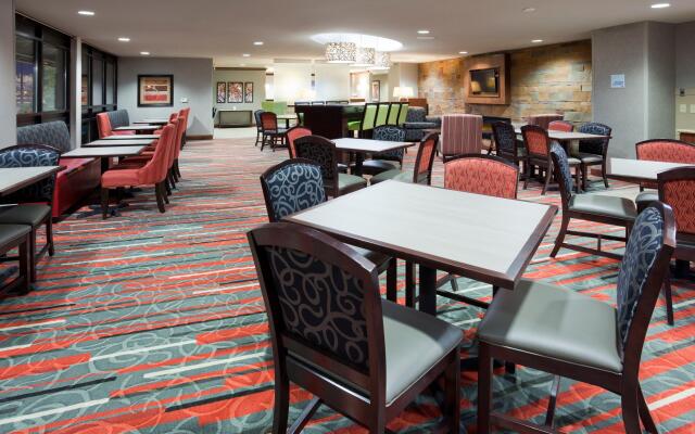 Holiday Inn Express & Suites Bloomington - MPLS Arpt Area W, an IHG Hotel