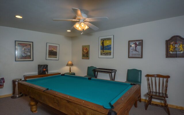 Swimming Bear Lodge 4 Bedroom House