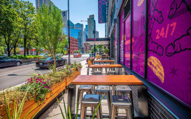Moxy Chicago Downtown