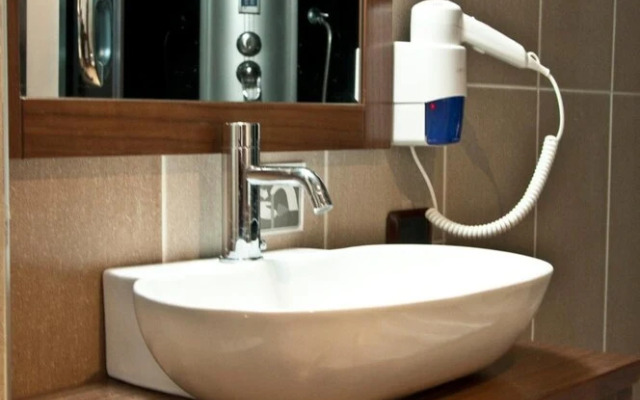 Simre Otel