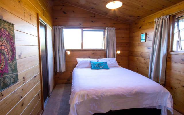 Beach House on the Ridge - Kaiteriteri Holiday Home – Guest Rooms – Kaiteriteri