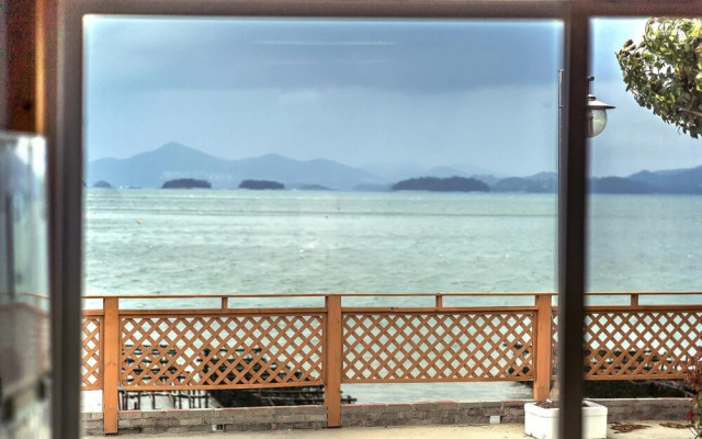 Yeosu Dangdangi Dog Family Pension Gold