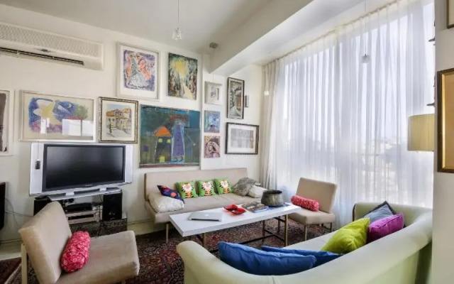 Trumpeldor - 2 Bed Apartment of Art!