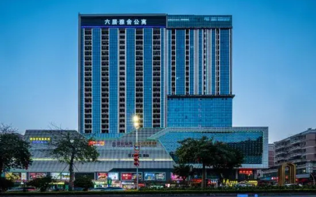 Live Hotel (Jiangmen East Railway Station Jianghai Square)
