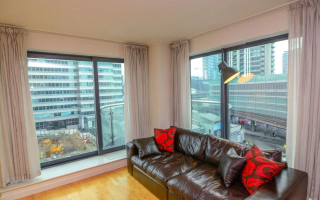 Canary Wharf - Corporate Riverside Apartments