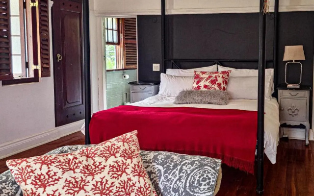 19 Glenhof Road House