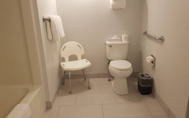 Super 8 Winnipeg West