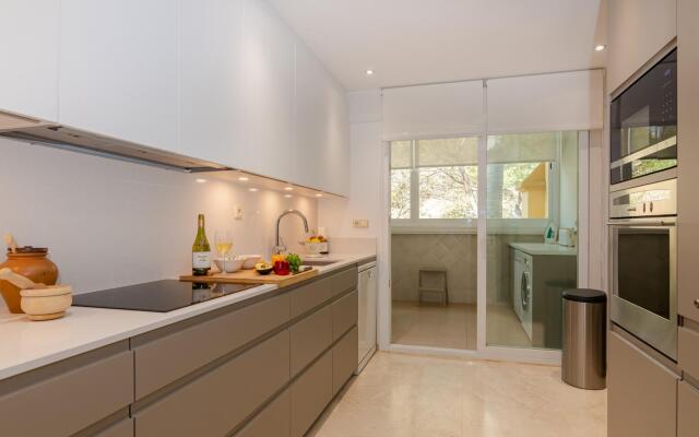 18166 - Superb Front Line Location - Heated Pool