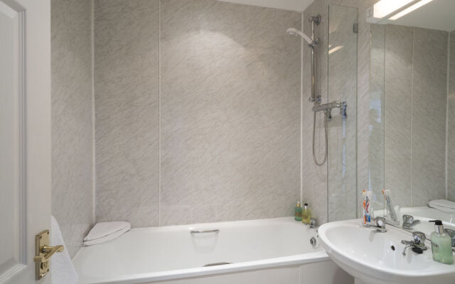 Fountain Court Apartments - Morrison