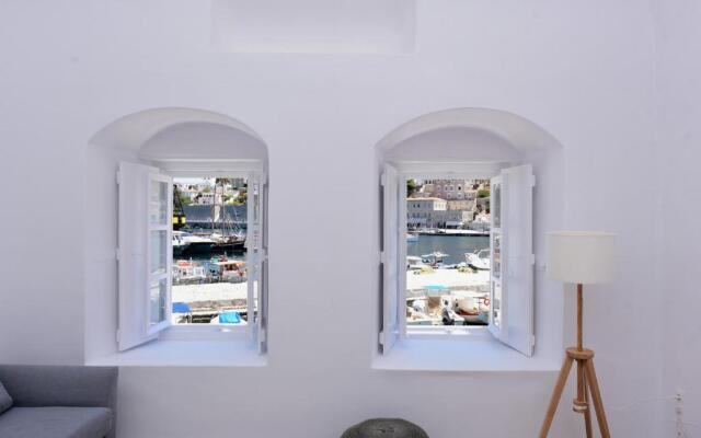 Hydra Hospitality Port Apartment
