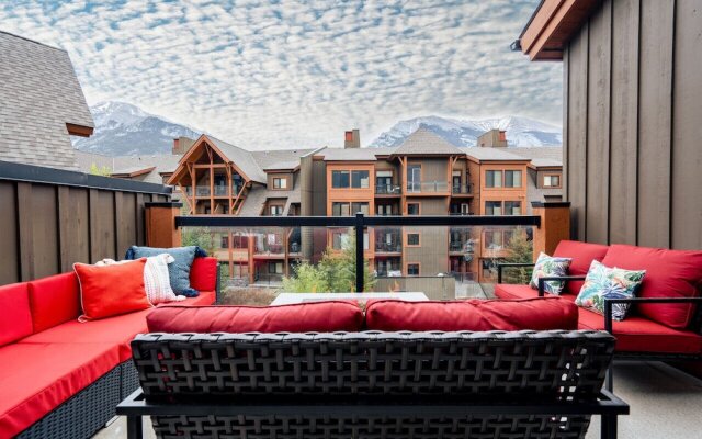 Luxury 3-Br Penthouse | INDOOR Pool & Hot Tub | Pool Table | 2 Decks + Mtn Views