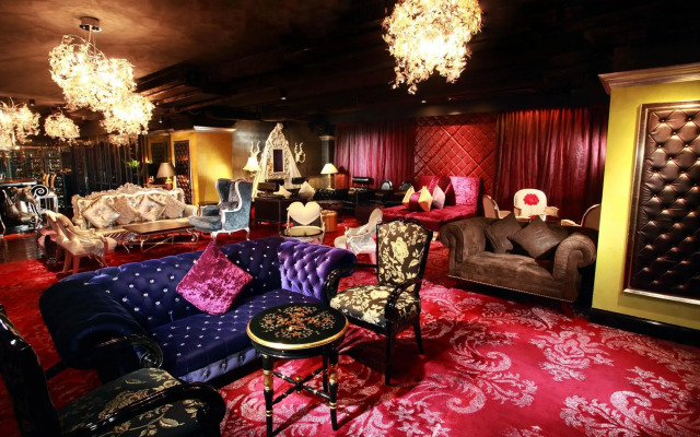 The Luxe Manor