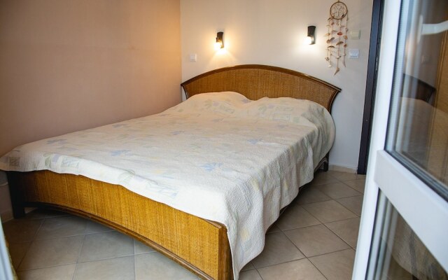 FM Premium 1-BDR Apartment with Pool & Parking - Summer Days