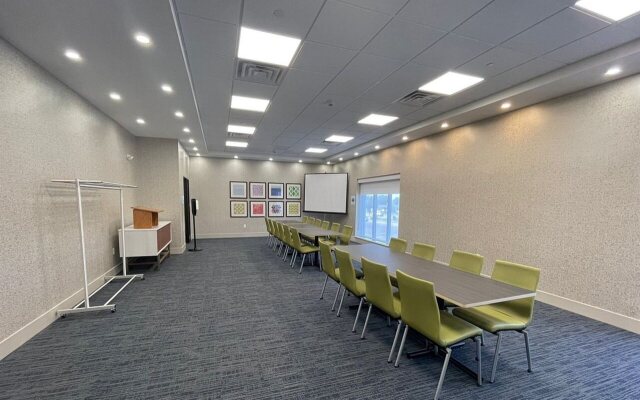 Comfort Inn & Suites Fall River