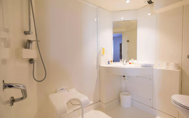 Kyriad Direct Orleans Ouest