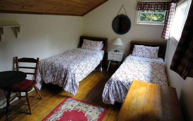 Stones Throw Cottage Bed & Breakfast