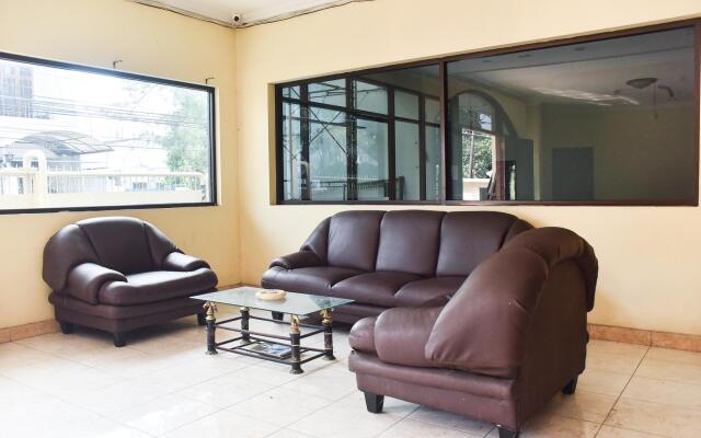 RedDoorz near Lenmarc Mall Surabaya