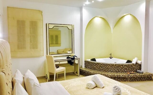 Queen Boutique Suites