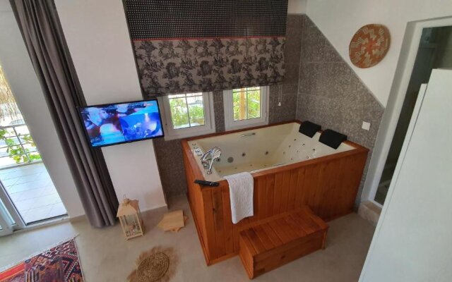 sea view , 2 person jacuzzi,sea 50 meters