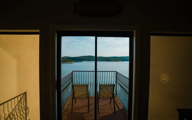 1 Bedroom Lake View Villa - Unit 302