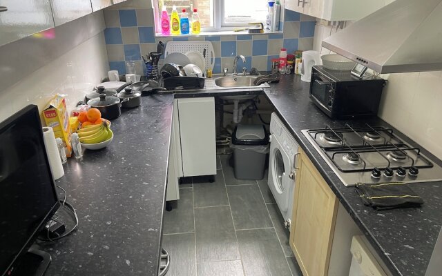 Great 5-bed Wembley Home 25min From Central London