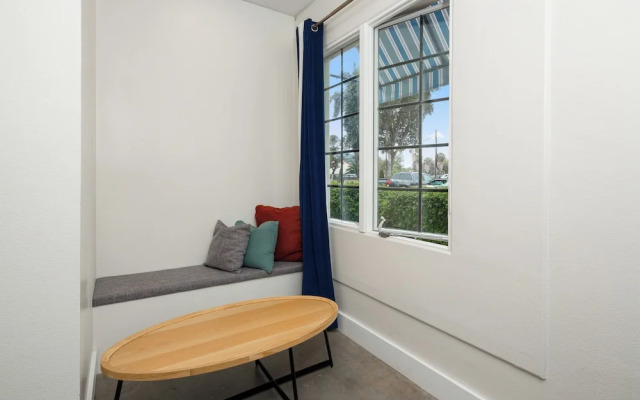 ITH Santa Barbara Beach Hostel