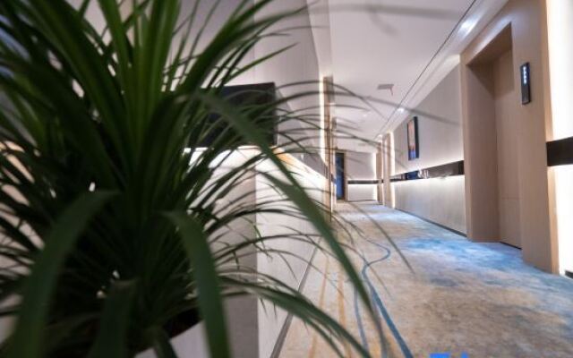 Yangjiang Gangwan Holiday Hotel