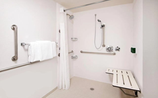 Courtyard by Marriott Savannah Midtown